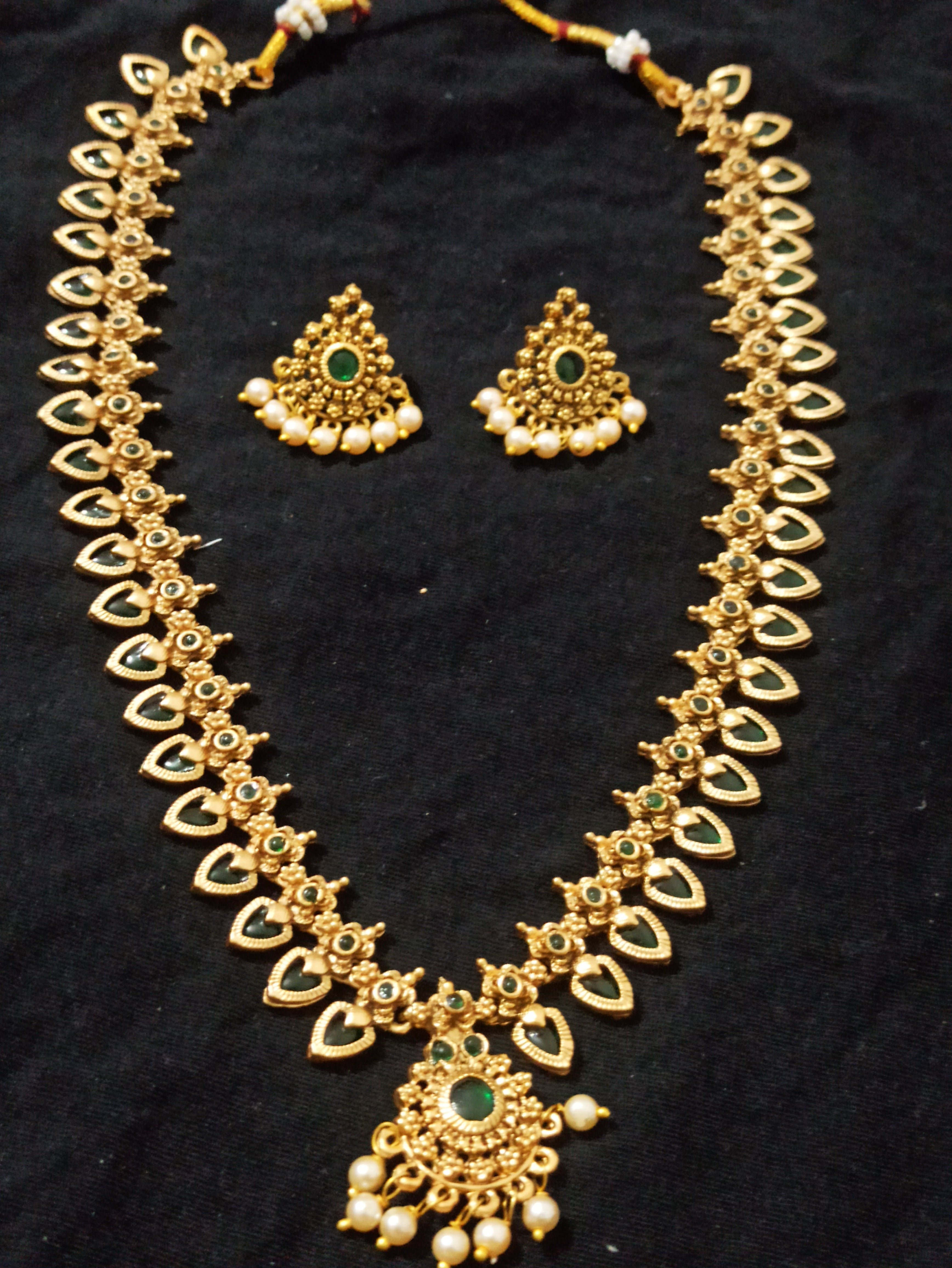 Antique Gold Temple Necklace Set with Emerald Stones & Pearl Drops